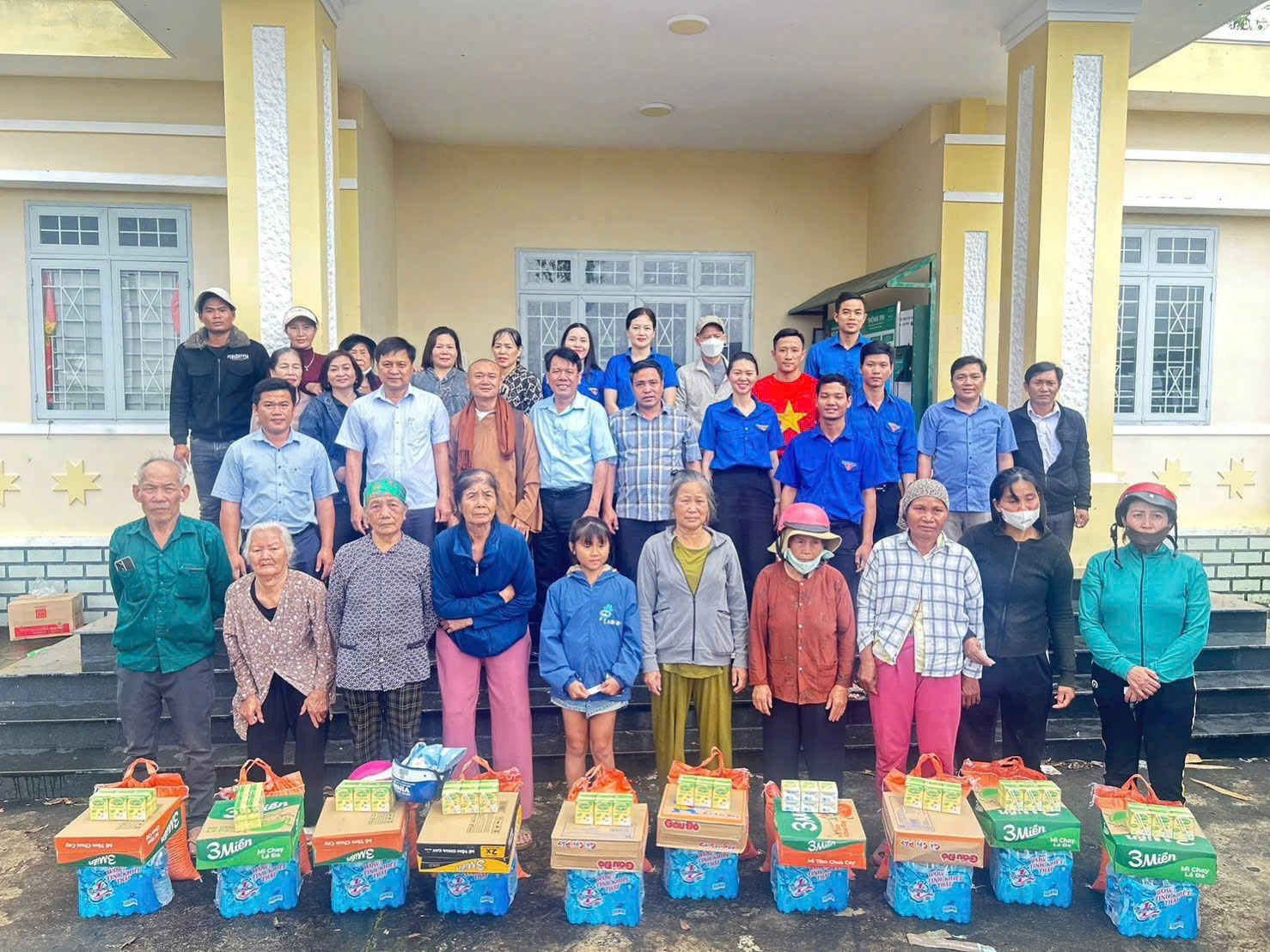 Cửu An: Chuyến xe nghĩa tình hướng về bà con vùng lũ Bình Định - Phú Yên